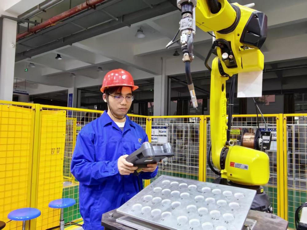 fe3ad8afd16ac252cee5841ebe790bfb