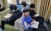 机电工程学院本科2025自动化技术与应用1班开展“书香同行，知识共享”志愿服务活动