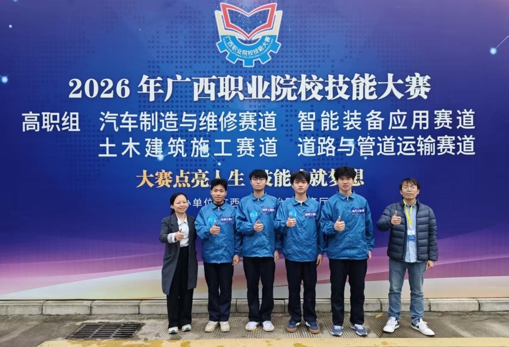 智能装备应用赛道金奖参赛队伍合影