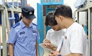 守牢校园安全线 护航学生成长路——机电工程学院联合官塘派出所开展D7宿舍走访活动
