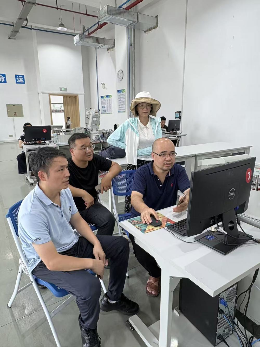 机电一体化技术教学团队完成暑期内培工作