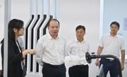 校长甘金明调研指导学校首届科技创新成果展选活动