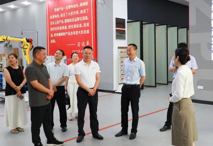 潜江市委常委、统战部部长王绪军一行到我校调研 校党委书记刘子林陪同