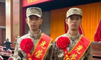 我校双胞胎学子携手入伍
