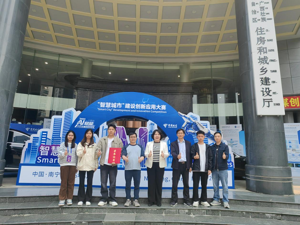 The participating team from LZPU and the expert advisors