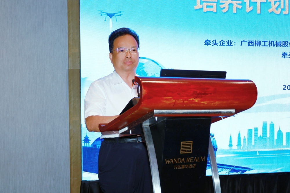 广西壮族自治区教育厅副厅长伍锦昌致辞