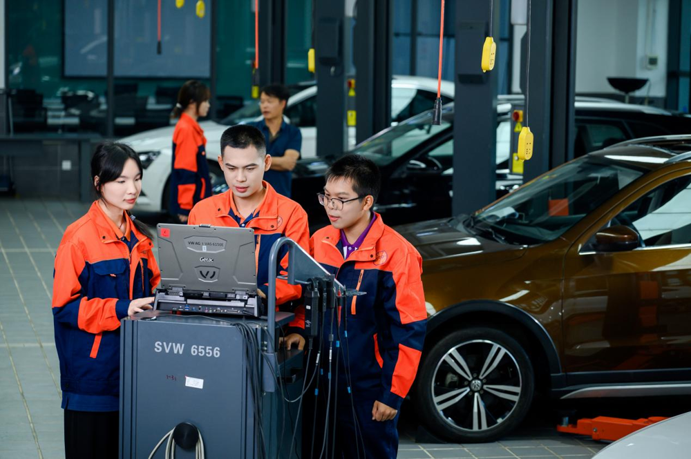 On-Site Photo of Students on Internships
