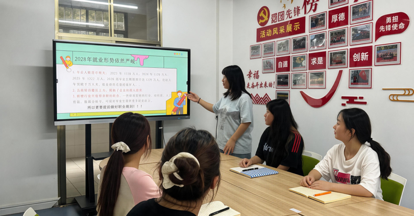 【一站式学生社区：专业导师进社区】贸易与旅游管理学院专业导师进一站式学生社区开展职业规划指导会
