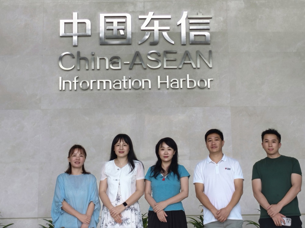 双方合影留念 双方合影留念