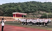  贸易与旅游管理学院举行升旗仪式暨“呵护生命，健康成长”主题教育活动