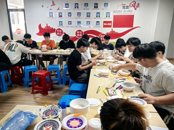 C:/Users/heyduo/Desktop/新闻稿临时/铜鼓制作(小尺寸).jpg铜鼓制作(小尺寸)