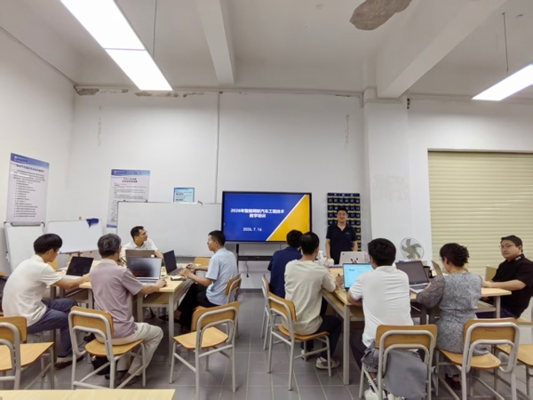 智能网联汽车技术培训理论教学现场