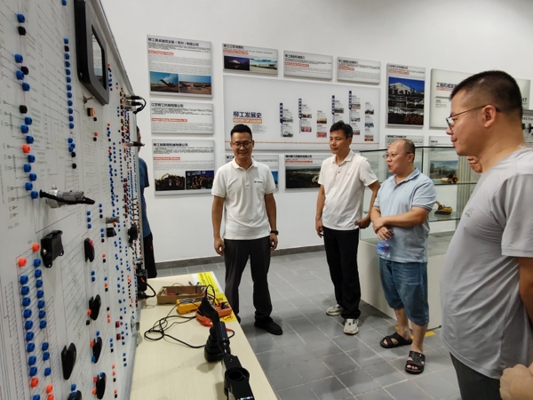 电动工程机械技术培训实操教学现场