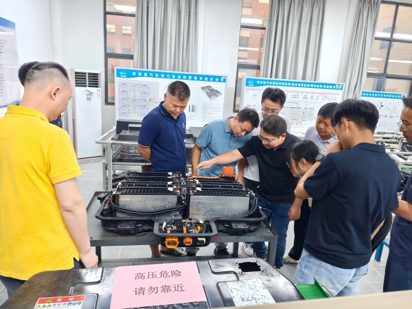 汽车工程学院开展新能源汽车技术能力提升教师内训