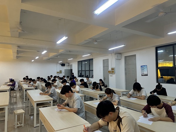 官塘校区入团考试现场
