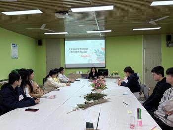 我校开展“春天住进我心里”人本表达性艺术团体辅导