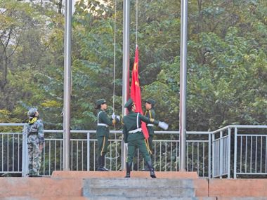 艺术学院2025年秋季第五次升国旗仪式