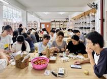 我校开展2026年美育浸润系列之串珠与软陶挂件手工体验活动