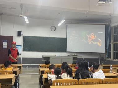艺术学院组织预备党员参与地震受灾群众安置志愿服务活动
