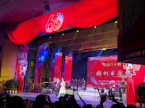 艺术学院音乐专业师生代表观摩柳州市原创作品音乐会