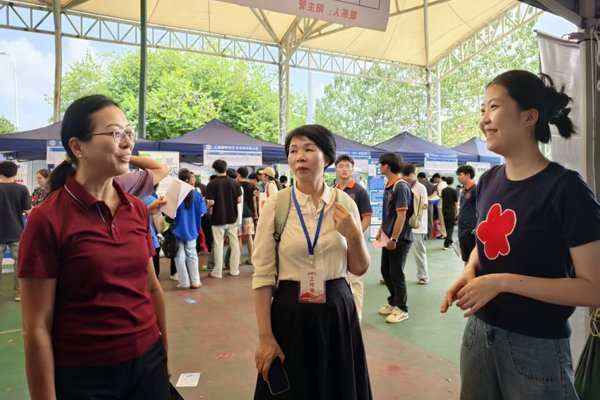 我校成功开展专场招聘活动